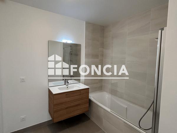 Location Appartement 2 pièces 42.12 m² - 33 AVENUE DE GENEVE Thonon Les Bains 74200