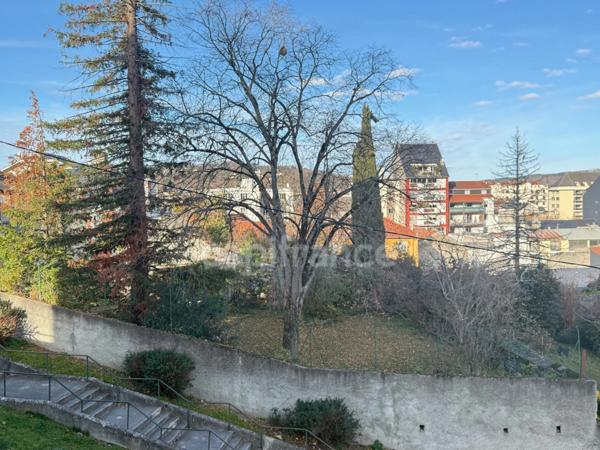 Terrain bucolique en cœur de ville