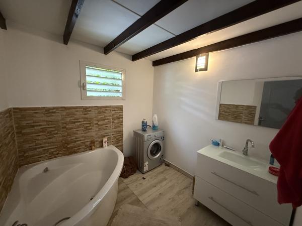 Maison quatre chambres avec piscineet dépendance