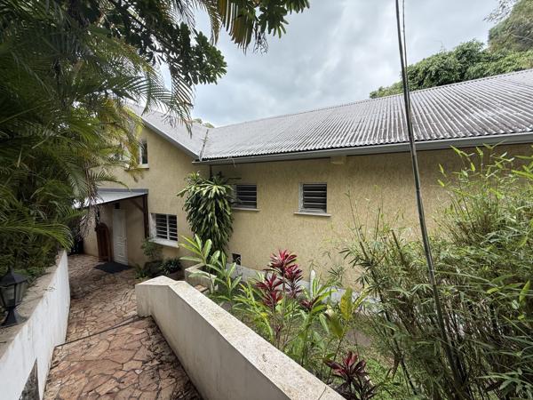 Maison quatre chambres avec piscineet dépendance