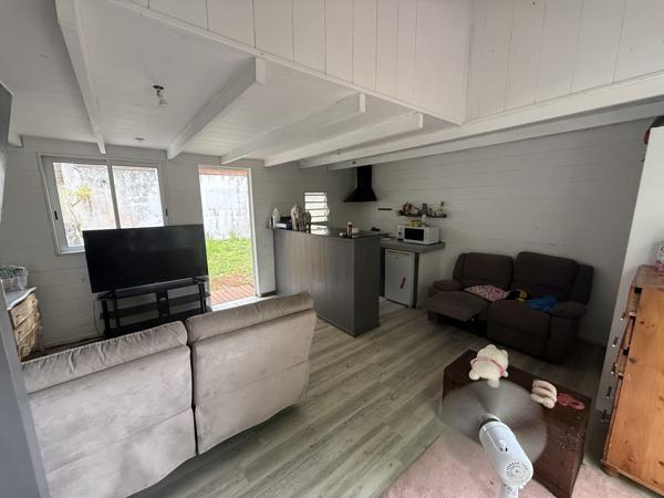 Maison quatre chambres avec piscineet dépendance