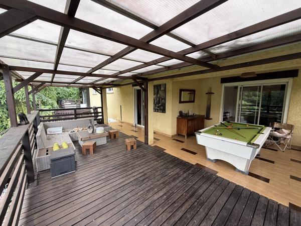 Maison quatre chambres avec piscineet dépendance