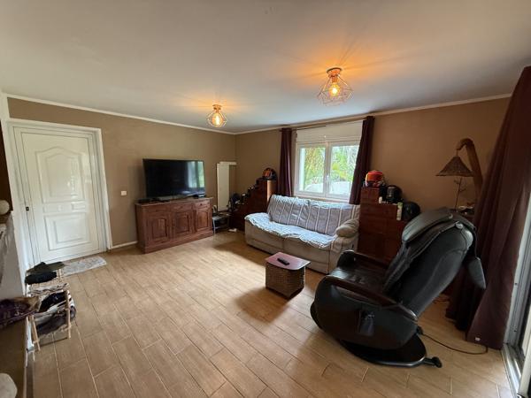 Maison quatre chambres avec piscineet dépendance