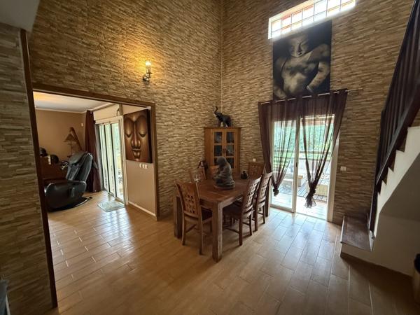 Maison quatre chambres avec piscineet dépendance