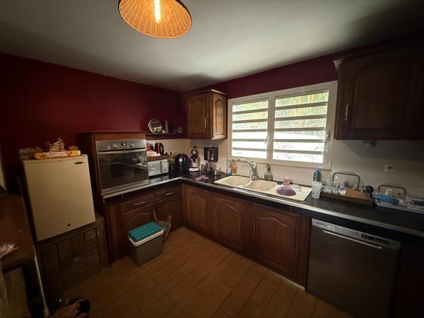 Maison quatre chambres avec piscineet dépendance