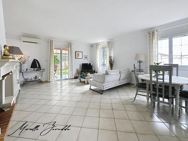 Maison Redessan 5 pièces 3 chambres de101 m² avec piscine terrasse et garage