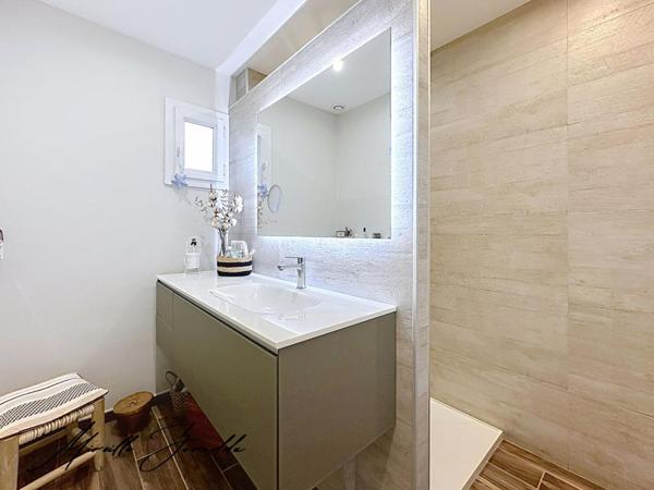 Maison Redessan 5 pièces 3 chambres de101 m² avec piscine terrasse et garage