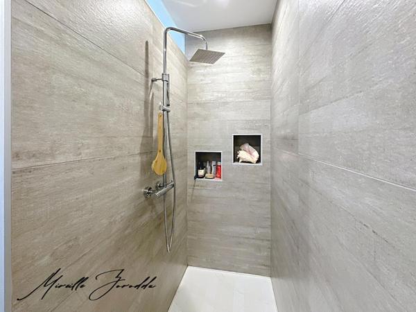 Maison Redessan 5 pièces 3 chambres de101 m² avec piscine terrasse et garage