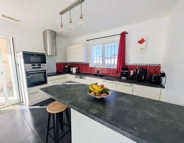 Villa 4 faces piscine centre Saint Laurent de la Salanque