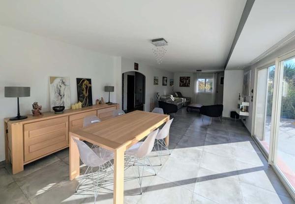 Villa 4 faces piscine centre Saint Laurent de la Salanque