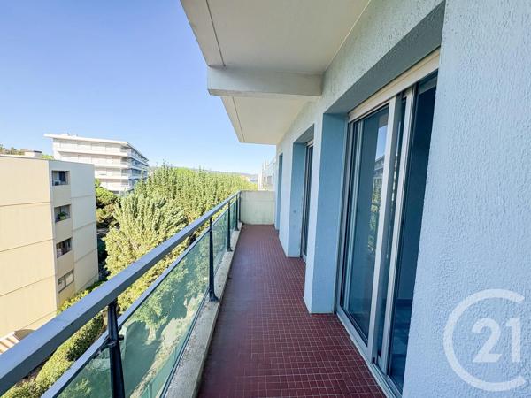 Appartement T4 à vendre  4 pièces - 73,97 m 2   COGOLIN  - 83