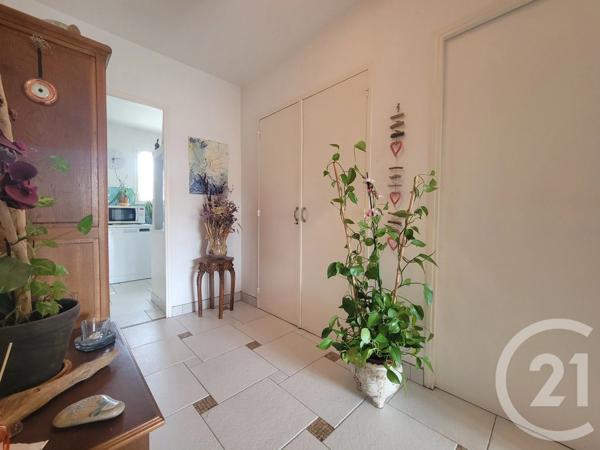 Appartement T4 à vendre  4 pièces - 73,97 m 2   COGOLIN  - 83