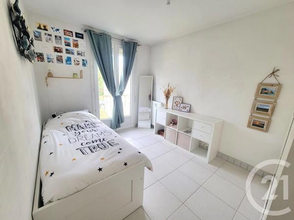 Appartement T4 à vendre  4 pièces - 73,97 m 2   COGOLIN  - 83
