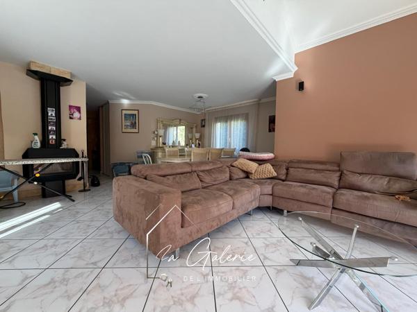 BELLE MAISON AVEC PISCINE A SAINT EGREVE
