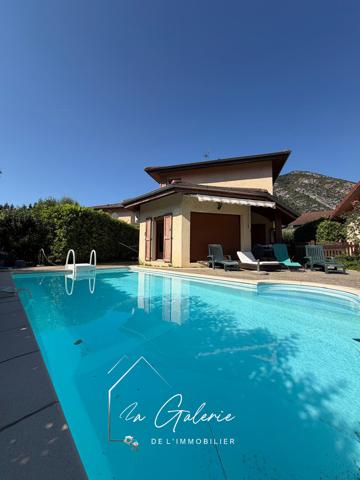 BELLE MAISON AVEC PISCINE A SAINT EGREVE
