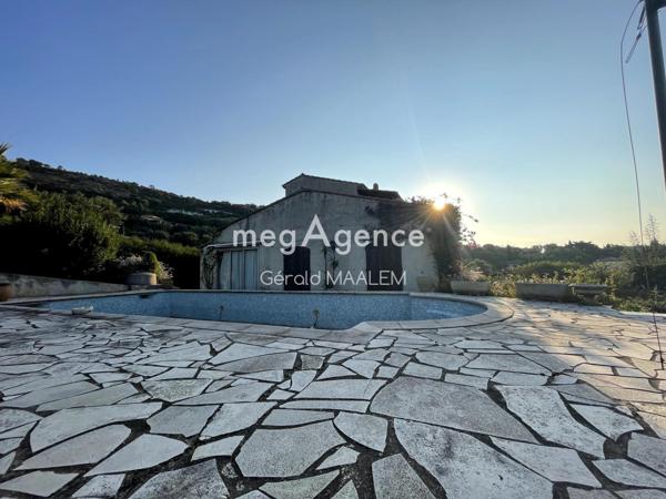 Maison à GRIMAUD, 83310 - 8 pièces 210m²