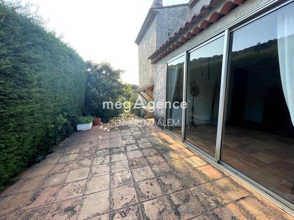 Maison à GRIMAUD, 83310 - 8 pièces 210m²