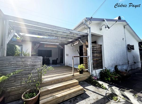 Maison à F4 + UN grand T1 a vendre LES MAKES (974)