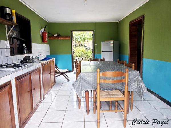 Maison à F4 + UN grand T1 a vendre LES MAKES (974)