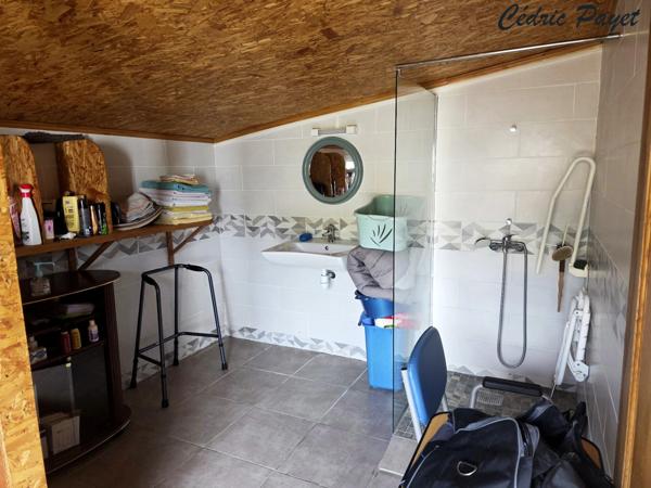 Maison à F4 + UN grand T1 a vendre LES MAKES (974)