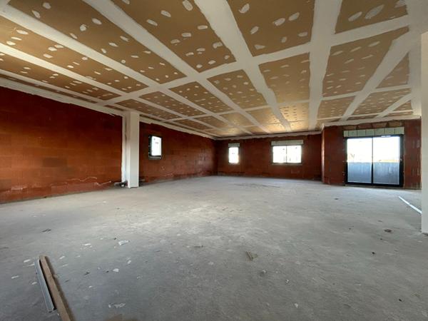 À vendre - bureaux de 260 m² à Bonson