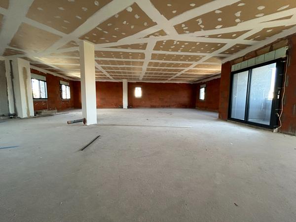 À vendre - bureaux de 260 m² à Bonson