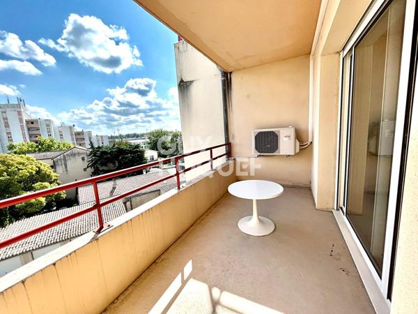 Appartement T2 climatisé avec terrasse et garage fermé