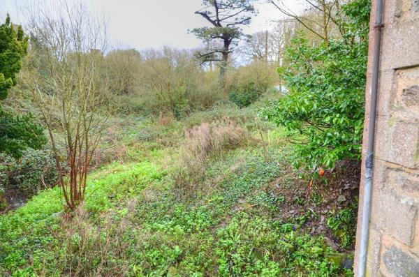 Maison en pierres de 163 m3 aménageable en 5 appartements T2