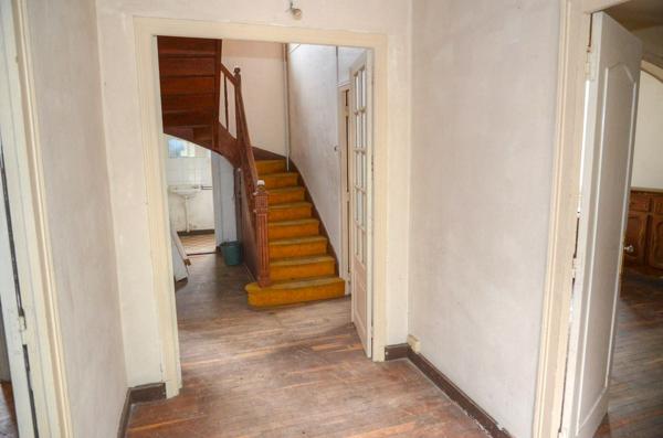 Maison en pierres de 163 m3 aménageable en 5 appartements T2