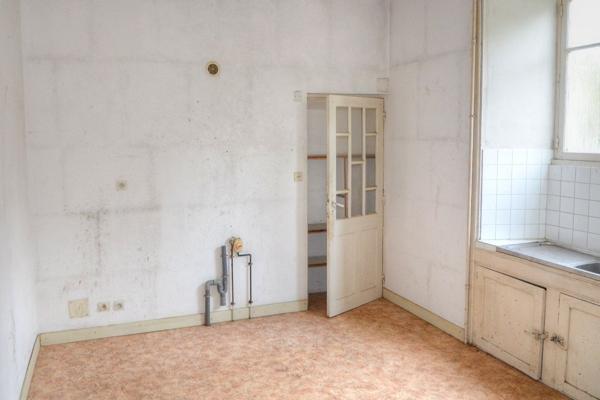 Maison en pierres de 163 m3 aménageable en 5 appartements T2