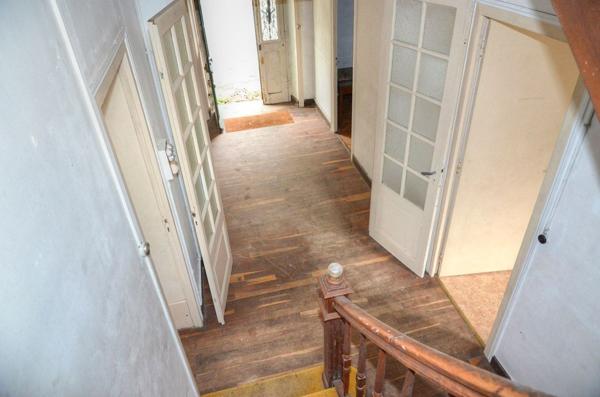 Maison en pierres de 163 m3 aménageable en 5 appartements T2