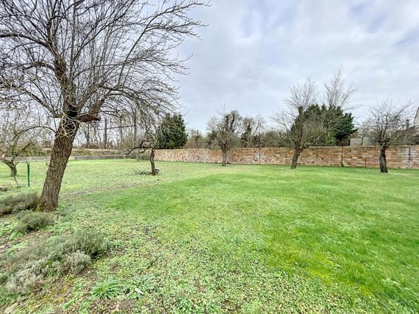 Situé à Champigny (89340)