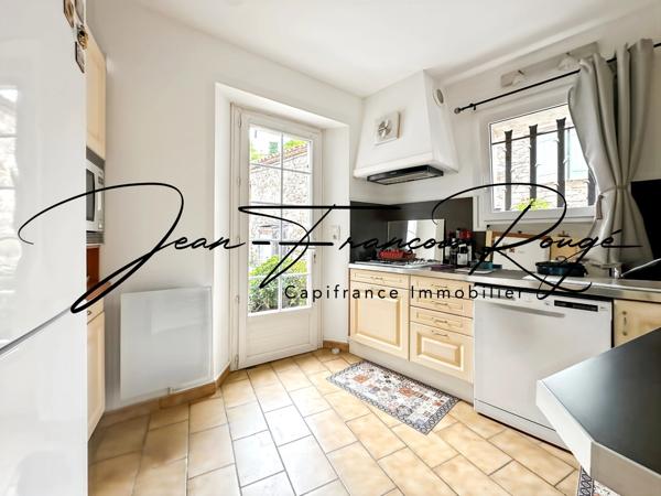 Roquebrune sur Argens, maison atypique rénovée dans le cœur du village !!!