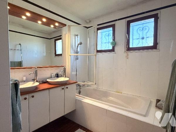 A vendre - Grande Maison sur la commune de VERTUS BLANCS-COTEAUX