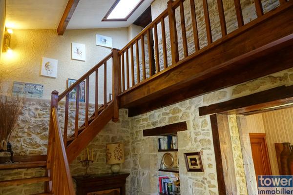 MAISON DE MAITRE 200 m2 ET SA GRANGE EN PIERRE à restaurer sur terrain 4.85 HA BASSE VALLE DU LOT 46700