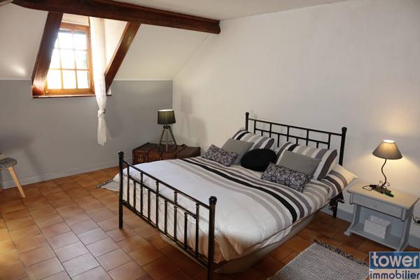 MAISON DE MAITRE 200 m2 ET SA GRANGE EN PIERRE à restaurer sur terrain 4.85 HA BASSE VALLE DU LOT 46700