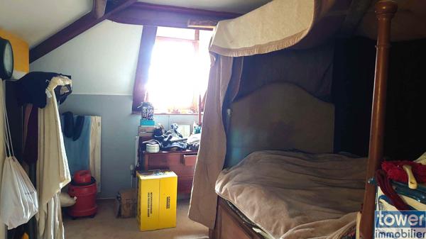 MAISON DE MAITRE 200 m2 ET SA GRANGE EN PIERRE à restaurer sur terrain 4.85 HA BASSE VALLE DU LOT 46700