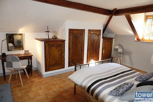 MAISON DE MAITRE 200 m2 ET SA GRANGE EN PIERRE à restaurer sur terrain 4.85 HA BASSE VALLE DU LOT 46700