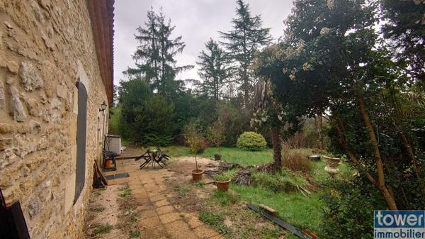MAISON DE MAITRE 200 m2 ET SA GRANGE EN PIERRE à restaurer sur terrain 4.85 HA BASSE VALLE DU LOT 46700