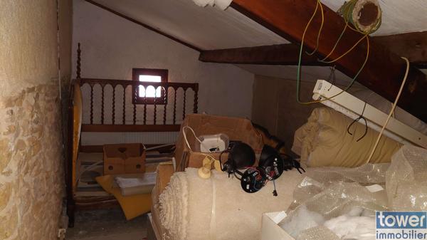 MAISON DE MAITRE 200 m2 ET SA GRANGE EN PIERRE à restaurer sur terrain 4.85 HA BASSE VALLE DU LOT 46700