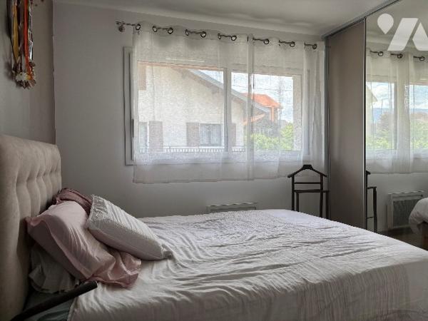 AIX-LES-BAINS – Boncelin, maison mitoyenne de 90 m², récente, 3 ch, terrasse,jardin et garage.