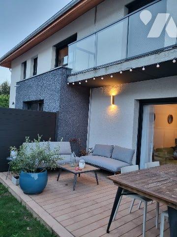 AIX-LES-BAINS – Boncelin, maison mitoyenne de 90 m², récente, 3 ch, terrasse,jardin et garage.