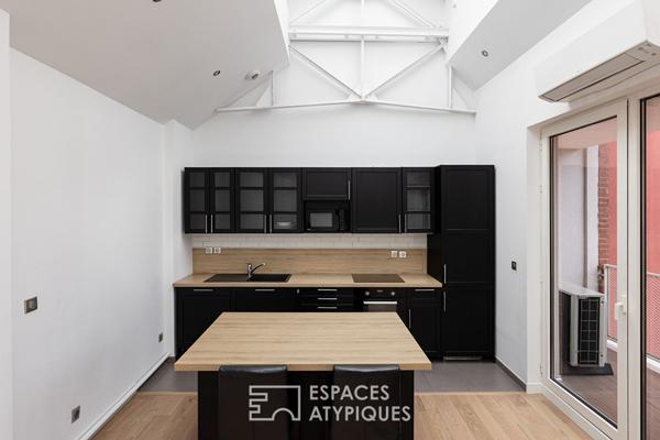 Loft atypique sur deux niveaux avec balcon à deux pas des Halles de Wazemmes