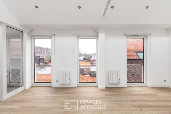 Loft atypique sur deux niveaux avec balcon à deux pas des Halles de Wazemmes