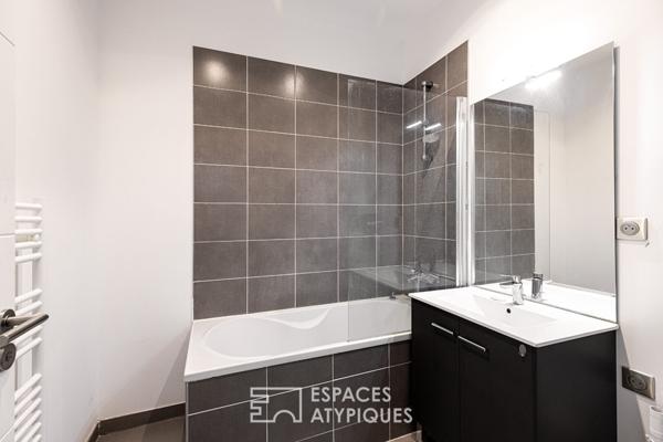 Loft atypique sur deux niveaux avec balcon à deux pas des Halles de Wazemmes