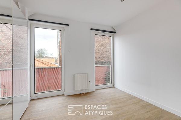 Loft atypique sur deux niveaux avec balcon à deux pas des Halles de Wazemmes
