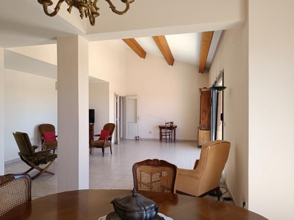 Arles (13200) Rare, appartement traversant de 132 m² au coeur de la ville