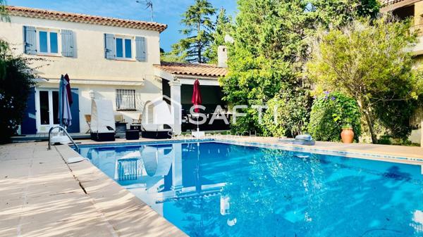 Une maison pensée pour vivre dedans comme dehors