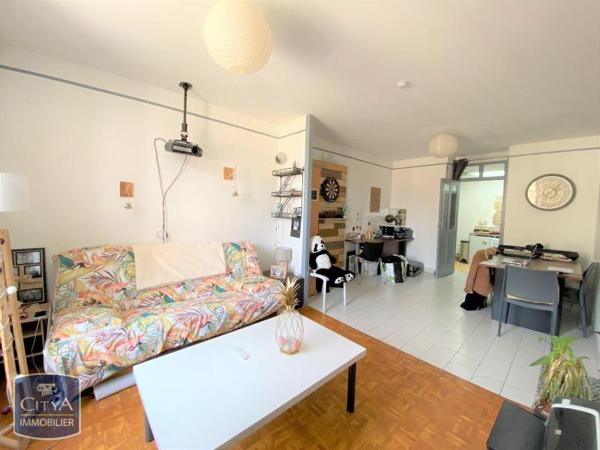 Appartement à louer 1 pièce 32.9m²