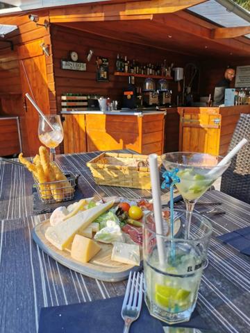 Restaurant / Authentique et charmante guinguette des bords de Marne